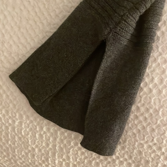 Bela NYC Sweater - Picture 3 of 8